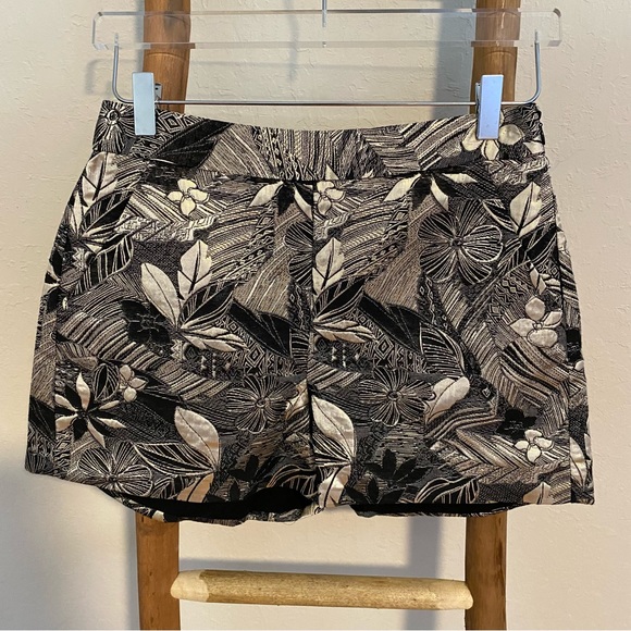 Leith floral Metallic Shorts - Picture 2 of 6